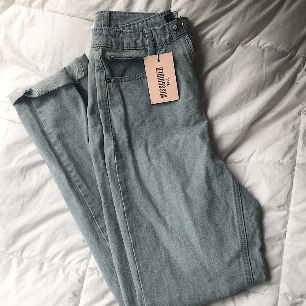 Light Wash High Wasted Mom Jeans